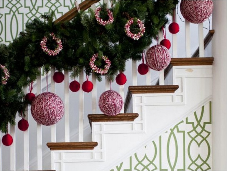 Décor de chambres, plafonds, fenêtres, arbres de Noël et miroirs