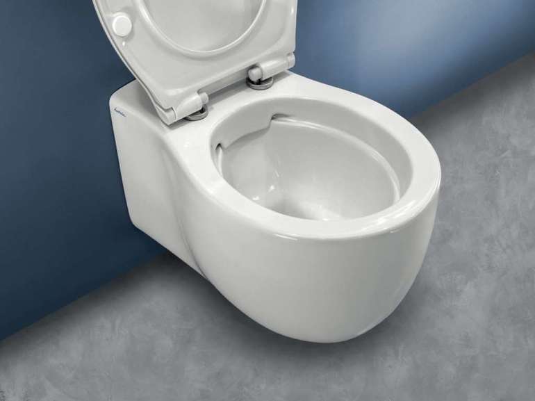 Toilettes au sol sans rebord