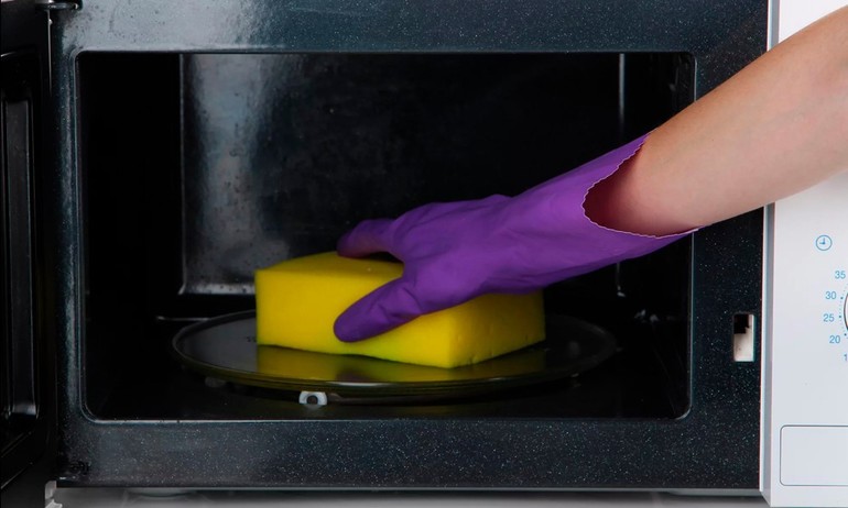 Comment laver un micro-ondes