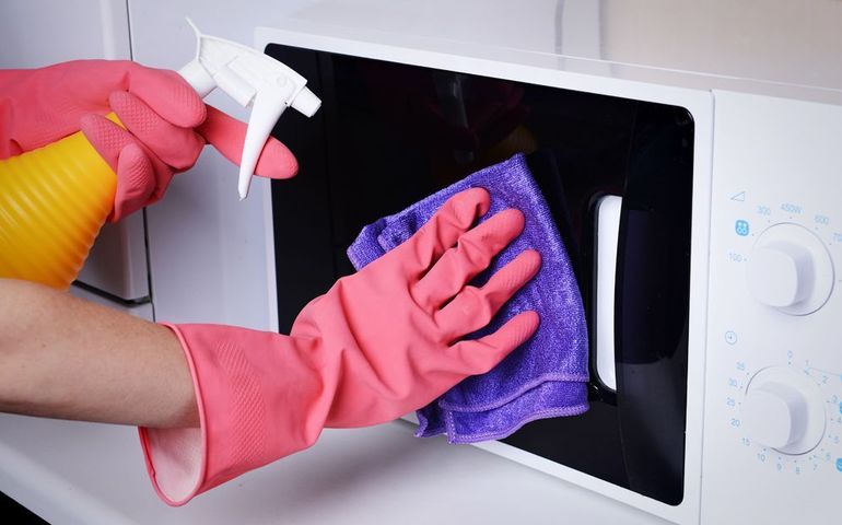 Détergents pour fours à micro-ondes.