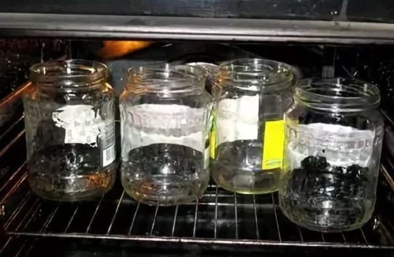 Stérilisation de boîtes de conserve dans un four électrique