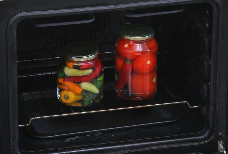 Traitement de boîtes de conserve avec des produits en conserve