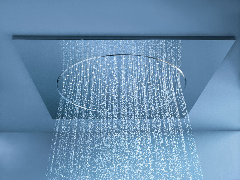 Douche de pluie.