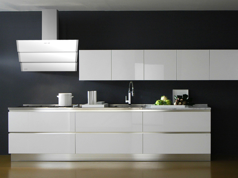 Une sélection de mobilier blanc brillant