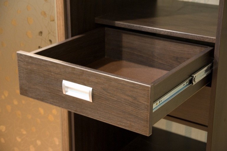 Comment faire un cabinet de bricolage avec des tiroirs