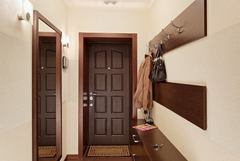 Réparation d'un petit couloir dans un appartement