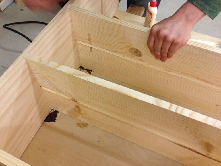 Garde-robe de bricolage sur le balcon