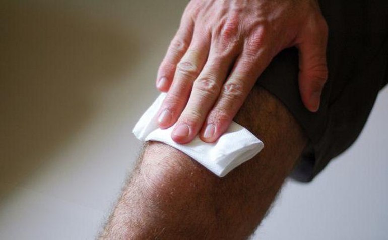 Trattare il sito del morso con un antisettico