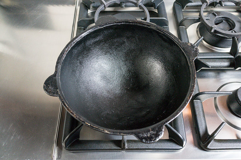 Comment allumer un nouveau chaudron en fonte
