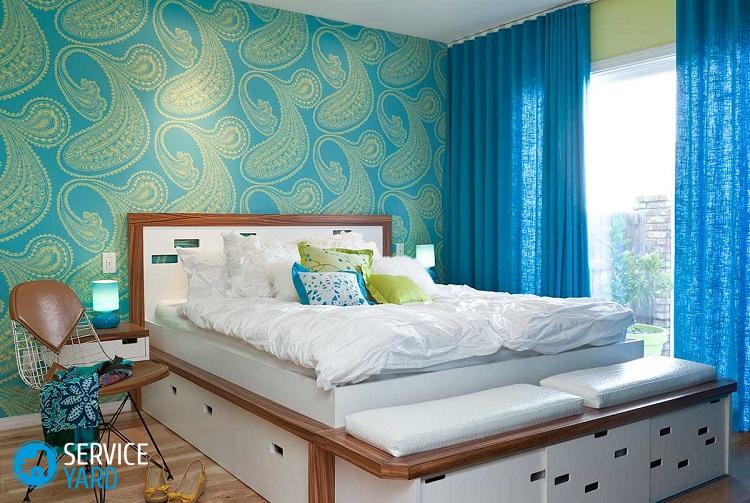 Rideaux dans la chambre turquoise